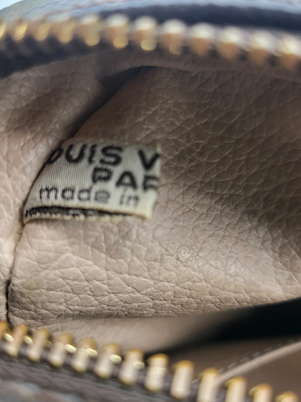 LOUIS VUITTON Monogram Trousse Toilette 28..Authentic Vintage ..